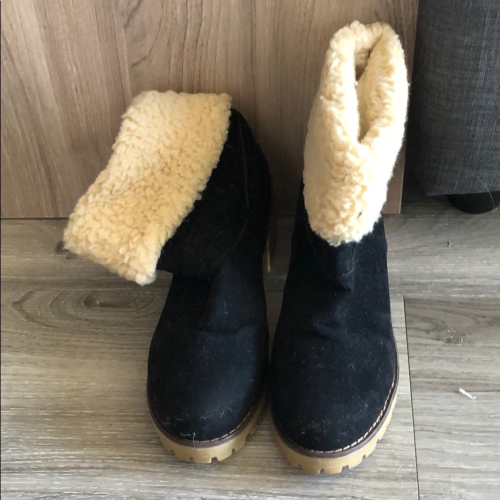 Suede Sherpa lined heeled boots!